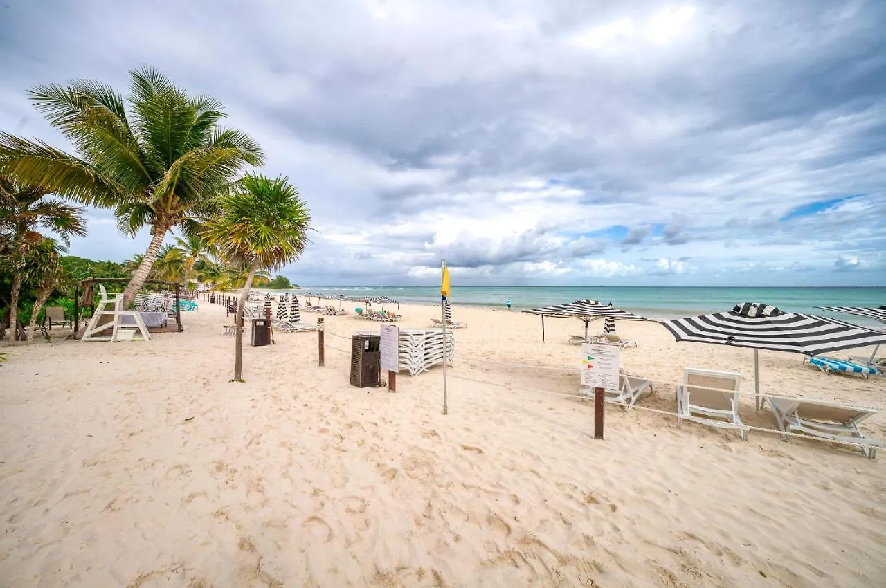 Stunning Ocean Front By Condo Boutique Playa del Carmen Apartamento