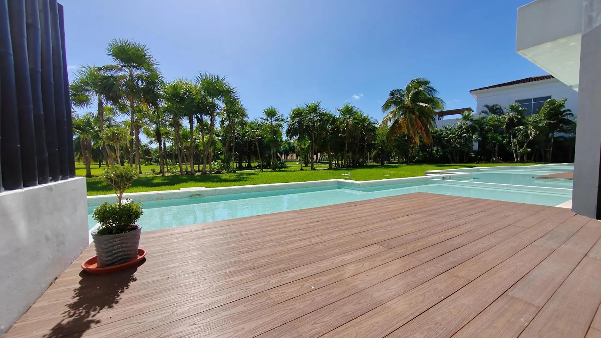 Stunning Ocean Front By Condo Boutique Playa del Carmen 0*,  México